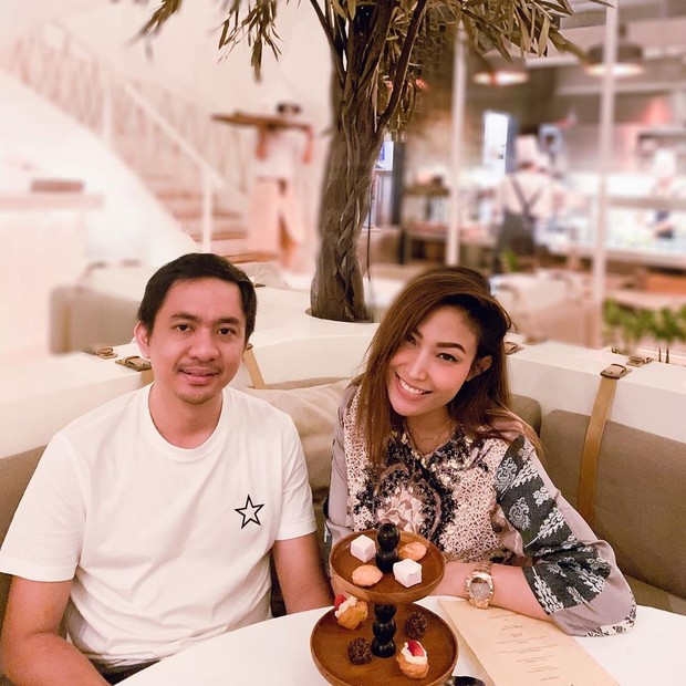 Sebelum menikah dengan Regi, ia sempat menembak Regi, tapi ditolak karena Regi telah memiliki sang kekasih.