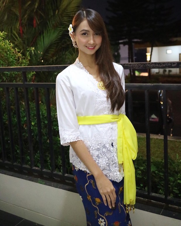 Kebaya/sumber: https://www.instagram.com/jkt48stefi/ Stefi JKT48 tidak juga berkurang ketika menggunakan kebaya tradisional