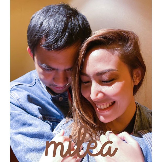 Ayu Dewi dan Regi Datau dikenal sebagai pasangan kocak karena karakter keduanya yang berbeda.