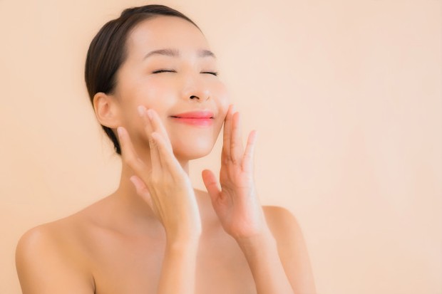 etelah terbuka, kotoran yang terperangkap dalam pori bisa keluar dengan mudah. Membersihkan kulit menggunakan exfoliating pads tentu lebih baik dibanding hanya menggunakan pembersih biasa atau sabun muka.