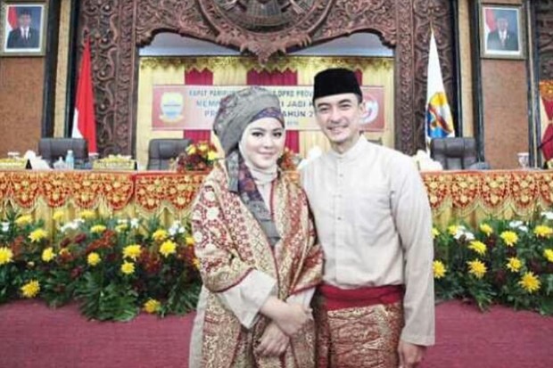 Zumi Zola dan Sherrin Tharia