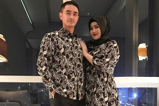 Zumi Zola dan Sherrin Tharia