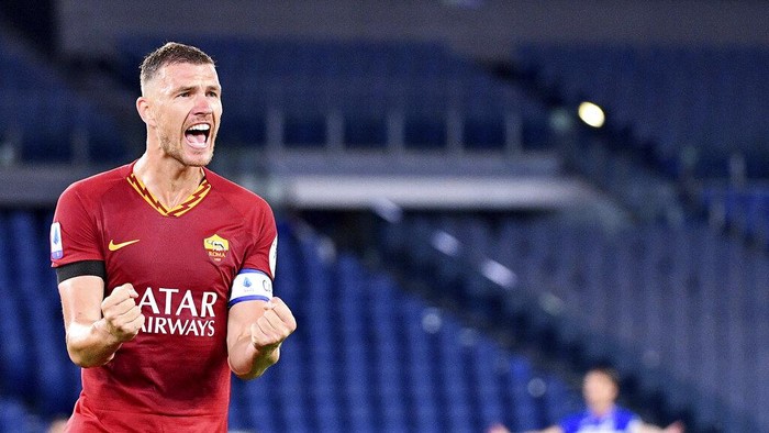 Romas Edin Dzeko celebrates after scoring a goal during a Serie A soccer match between Roma and Sampdoria at Olimpico Stadium in Rome Wednesday, June 24, 2020. (Alfredo Falcone/LaPresse via AP)