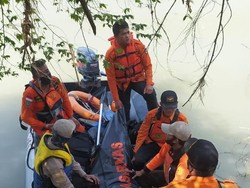 Hilang Tenggelam Sejak Kemarin, ABG Ini Ditemukan Tewas di Dasar Sungai