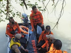 Hilang Tenggelam Sejak Kemarin, ABG Ini Ditemukan Tewas di Dasar Sungai Hilang Tenggelam Sejak Kemarin, ABG Ini Ditemukan Tewas di Dasar Sungai