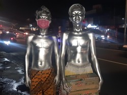 Kisah Manusia Silver Berani Malu Demi Hidup Mandiri