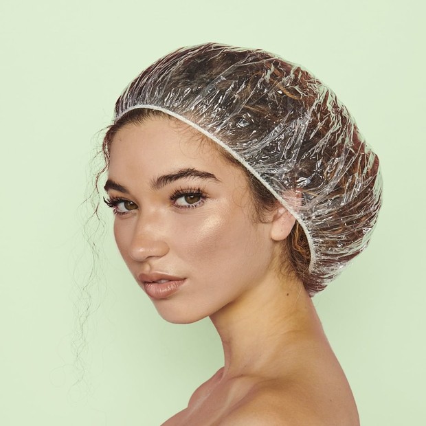 Gunakan shower caps/Foto: instagram.com Menggunakan shower caps saat proses pengeringan setelah mewarnai rambut
