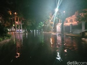 Sejumlah Ruas Jalan di Medan Tergenang Air Usai Diguyur Hujan Deras