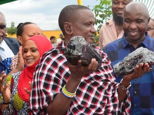Cerita di Balik Batu Permata Langka yang Bikin Penambang Kaya Raya Cerita di Balik Batu Permata Langka yang Bikin Penambang Kaya Raya