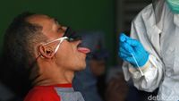 Jalani Tes Swab, Begini Ekspresi Pedagang Pasar Sayur Cipulir
