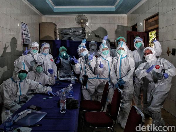 Kegigihan Tenaga Medis Berjibaku Lawan COVID-19 di Era New Normal