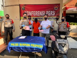 Jatuh dari Motor Usai Rampas HP Warga di Mampang, Penjambret Ditangkap