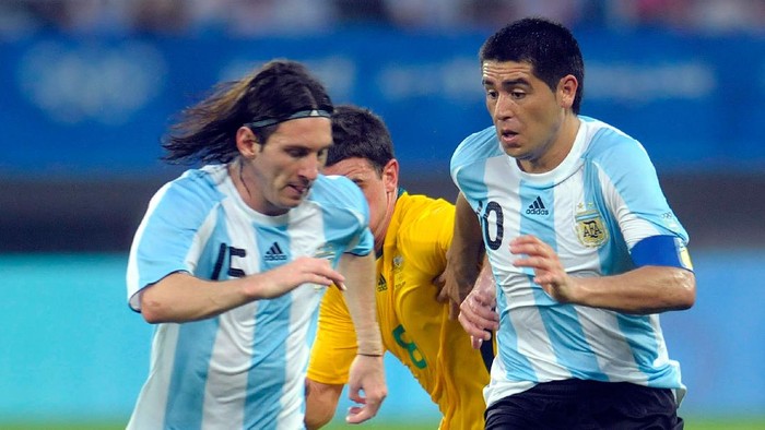 SHANGHAI, CHINA - AUGUST 10:  Juan Riquelme and Lionel Messi of Argentina in action during the Mens Group A match between Argentina and Australia on Day 2 of the Beijing 2008 Olympic Games on August 10, 2008 in Shanghai, China.  (Photo by Photogamma/Getty Images)