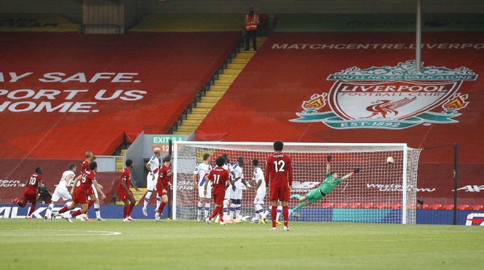 LIVERPOOL, ENGLAND - JUNE 24: Trent Alexander-Arnold of Liverpool scores his teams first goal from a free kick during the Premier League match between Liverpool FC and Crystal Palace at Anfield on June 24, 2020 in Liverpool, England. (Phil Noble/Pool via Getty Images)