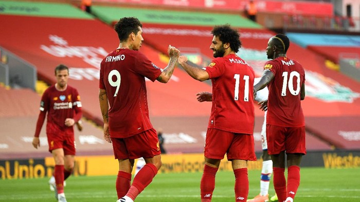 LIVERPOOL, ENGLAND - JUNE 24: Mohamed Salah of Liverpool celebrates with Roberto Firmino of Liverpool after scoring his teams second goal during the Premier League match between Liverpool FC and Crystal Palace at Anfield on June 24, 2020 in Liverpool, England. (Photo by Shaun Botterill/Getty Images)