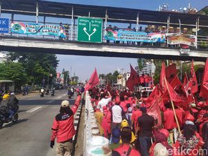 Tak Jaga Jarak Saat Aksi Demo, PDIP Jaktim: Ketakutan Akan COVID-19 Hilang