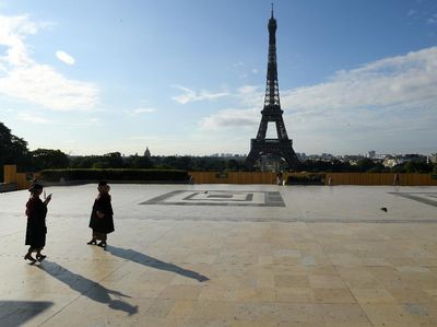 Menara Eiffel Sudah Dibuka Nih Gaes
