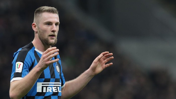 MILAN, ITALY - FEBRUARY 12:  Milan Skriniar of FC Internazionale gestures during the Coppa Italia Semi Final match between FC Internazionale and SSC Napoli at Stadio Giuseppe Meazza on February 12, 2020 in Milan, Italy.  (Photo by Emilio Andreoli/Getty Images)