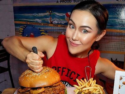 Potret Wanita Imut yang Bisa Melahap 5,5 Kg Mi Sapi Sekali Makan