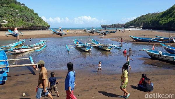 Suasana New Normal di Pantai Baron dan Kukup