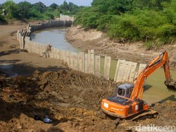 Turap di Sungai Cibeet Akhirnya Dibongkar!