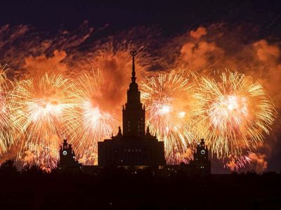 Pesta Kembang Api Meriahkan Victory Day Rusia