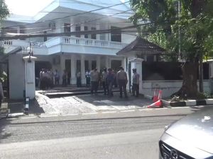 Sejumlah WN Nigeria Demo Kedubes di Jaksel, Sempat Rusak Pagar