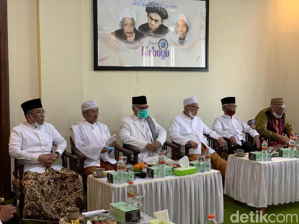 PBNU Dan Kiai Sepuh Minta Pemerintah Lebih Perhatikan Ponpes Saat Pandemi COVID PBNU Dan Kiai Sepuh Minta Pemerintah Lebih Perhatikan Ponpes Saat Pandemi COVID