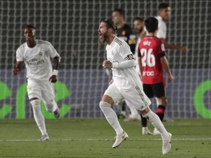 Fans Bingung, Sergio Ramos Bek atau Striker Sih?