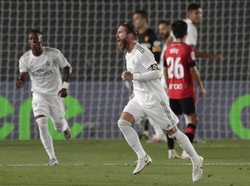 Fans Bingung, Sergio Ramos Bek atau Striker Sih?
