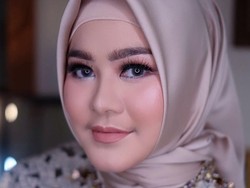 Intip Bisnis Hijab Premium Sherrin Tharia yang Gugat Cerai Zumi Zola