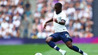Tanguy Ndombele adalah nama pertama. Sejak kepindahannya dari Lyon pada 2019, dengan transfer yang sempat menjadi rekor Tottenham, Ndombele gagal memberikan performa terbaik. Foto: Julian Finney/Getty Images