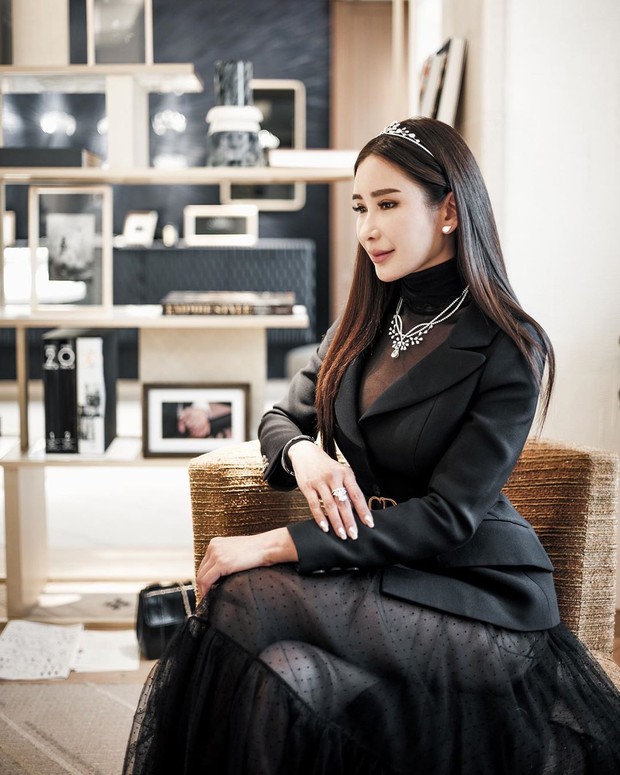 Potret elegam Jamie Chua yang cantik dan awet muda