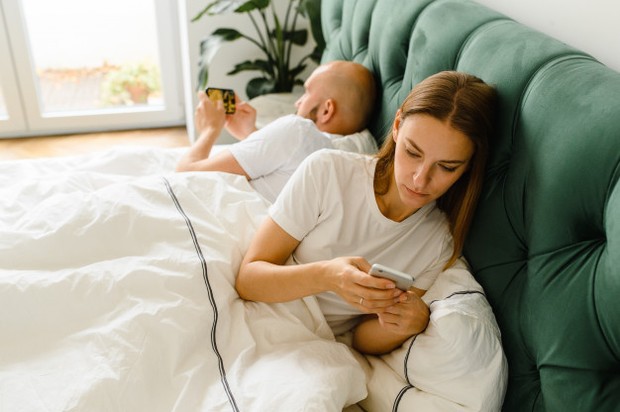 Ilustrasi: faktor selingkuh karena bosan atau ingin mencoba pasangan seksual yang baru