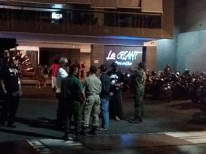 Bule Berulah Lagi, Party di Bar Tanpa Masker-Tak Jaga Jarak di Bali