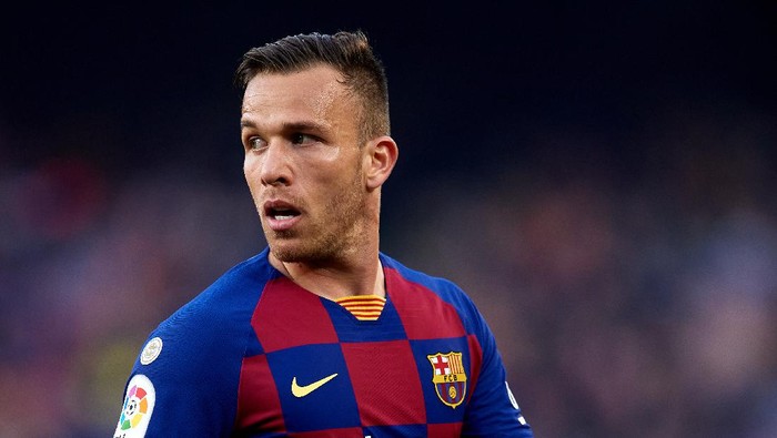BARCELONA, SPAIN - FEBRUARY 22: Arthur Melo of FC Barcelona looks on during the La Liga match between FC Barcelona and SD Eibar SAD at Camp Nou on February 22, 2020 in Barcelona, Spain. (Photo by Alex Caparros/Getty Images)