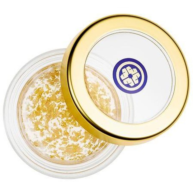 Tatcha Camellia Goldspun Lip Balm mengandung emas murni
