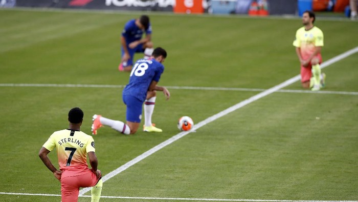 Chelsea Bungkam City, Liverpool Juara Liga Inggris Manchester City's Raheem Sterling reacts during the English Premier League soccer match between Chelsea and Manchester City at Stamford Bridge, in London, England, Thursday, June 25, 2020. (AP Photo/Paul Childs,Pool)