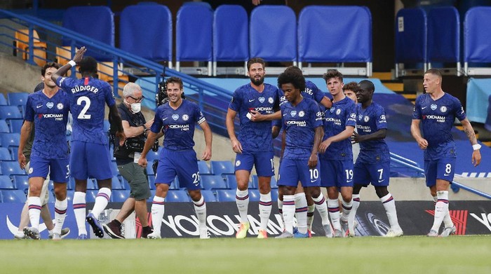 Chelsea players celebrate their first goal during the English Premier League soccer match between Chelsea and Manchester City at Stamford Bridge, in London, England, Thursday, June 25, 2020. (AP Photo/Adrian Dennis,Pool)