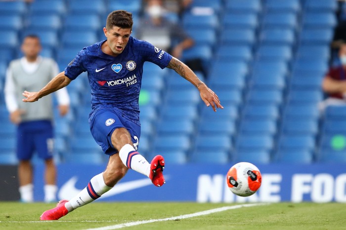 LONDON, ENGLAND - JUNE 25: Christian Pulisic of Chelsea scores his sides first goal during the Premier League match between Chelsea FC and Manchester City at Stamford Bridge on June 25, 2020 in London, United Kingdom. (Photo by Julian Finney/Getty Images)