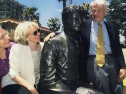 Cicit PM Pertama Australia Setuju Patung Kakek Moyangnya Diturunkan