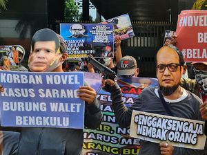 Demo di Depan Kejagung untuk Novel Baswedan