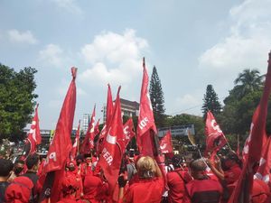 DPC PDIP Demo Polres Depok, Minta Pembakar Bendera Banteng Diusut DPC PDIP Demo Polres Depok, Minta Pembakar Bendera Banteng Diusut