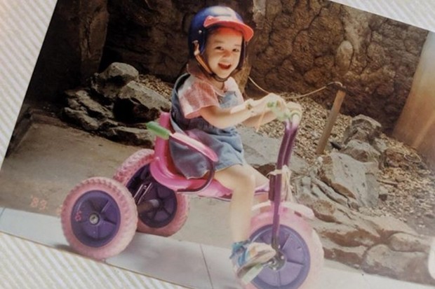 Masa kecil artis Indonesia Anya Geraldine