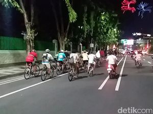 Usai Dibubarkan, Peserta Ajakan Gowes Nyante Ing Dhalu Lanjut Nggowes Usai Dibubarkan, Peserta Ajakan Gowes Nyante Ing Dhalu Lanjut Nggowes