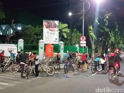 Ratusan Goweser Datangi Lokasi Ajakan Gowes Nyante Ing Dhalu di Surabaya