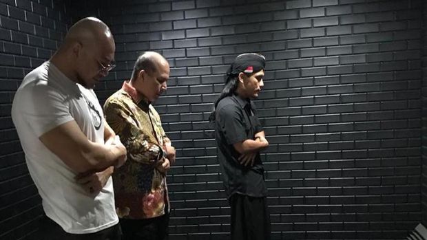 Gus Miftah salat berjamaah dengan Kepala BNPT dan Deddy Corbuzier