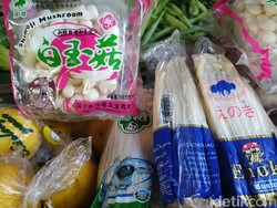 Jamur Enoki Masih Beredar di Pasar Baru Porong Sidoarjo