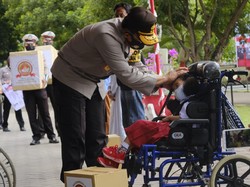 Polda Gorontalo Santuni Anak Difabel dan Korban Banjir di HUT Bhayangkara ke-74