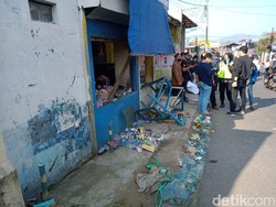 Ledakan Tabung Gas Porak Porandakan Warung Mak Eutik